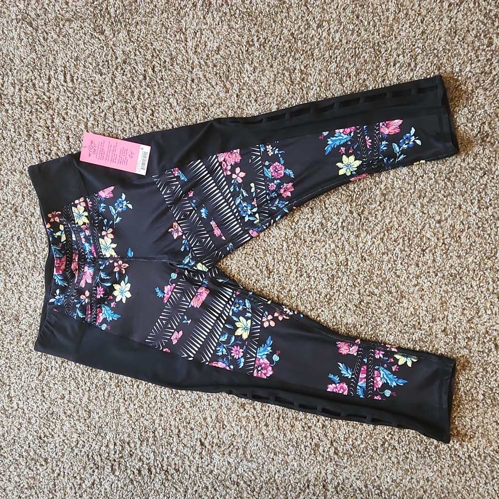 Betsey Johnson Performance Leggings Large NWT